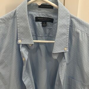 Banana Republic Men's Sky Blue with dark blue dots Tech Stretch Slim Fit